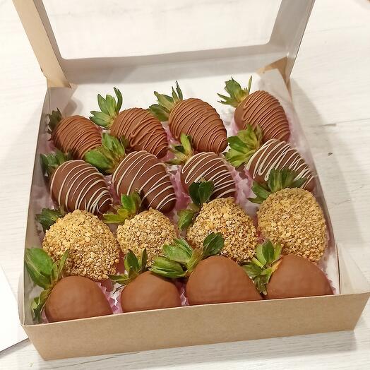 Strawberries in chocolate 16 pcs
