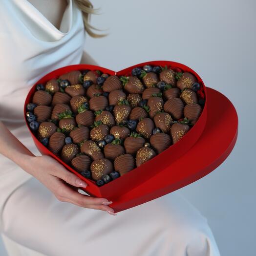 Premium сердце из клубники в шоколаде