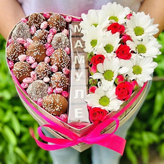 Fresa en el corazón de chocolate para Mamá