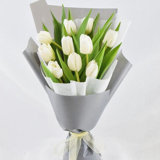 9 White Tulip Bouquet