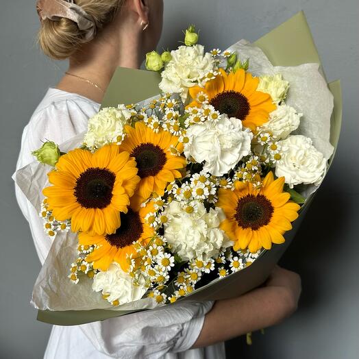 Bouquet of sunflowers with bush daisies, dianthus and eustoma