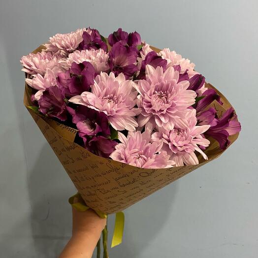 Bouquet of chrysanthemums with alstroemeria in craft