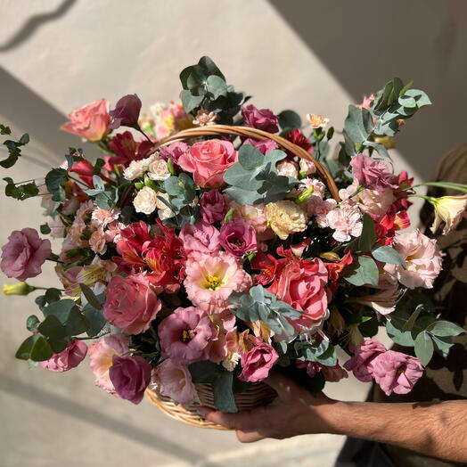 Flowers in a basket 🌸