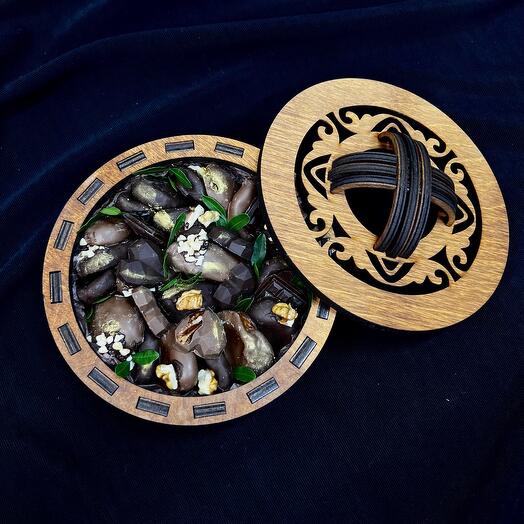 Юрта с куртом в шоколаде и сухофруктами в шоколаде