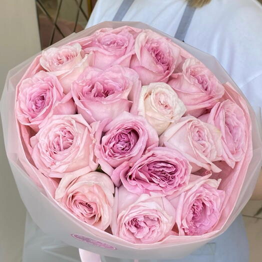 Ramo de rosas fragantes en forma de peonía