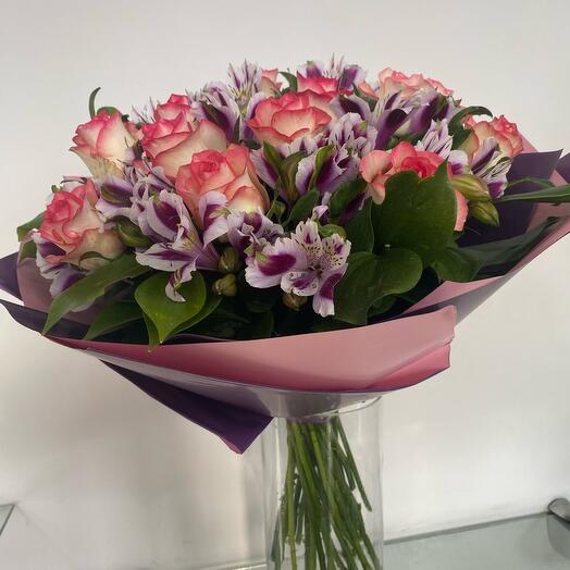 Розы с астромерией