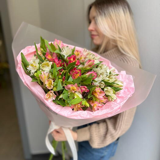 Микс из 11 альстромерий