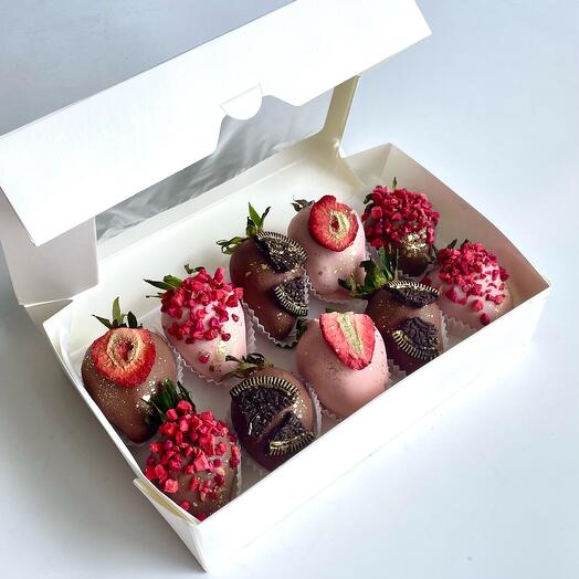 10 strawberries in Belgian chocolate
