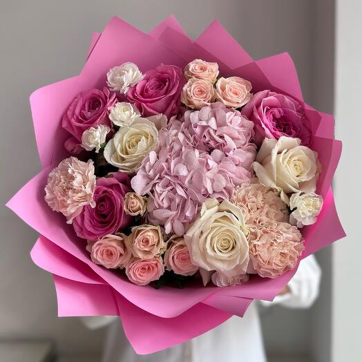 Bouquet with peony-shaped white rose Playa Blanca