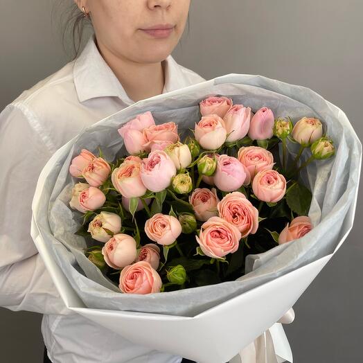 Шикарный букет из кустовых пионовидных роз 💕