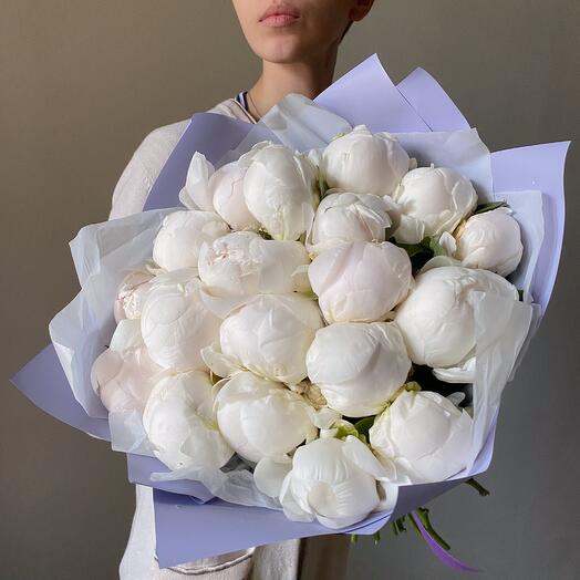 Bouquet of white peonies
