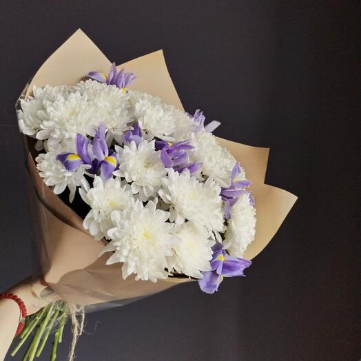 Bouquet of irises and bush chrysanthemum