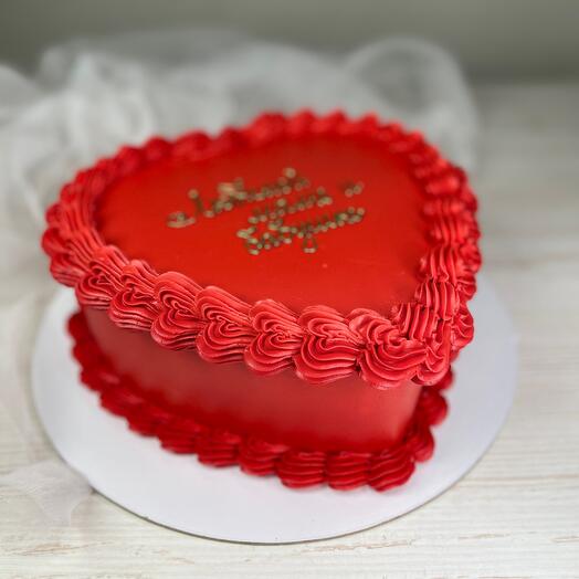Бисквитный торт Красный бархат в форме сердце с пожеланием
