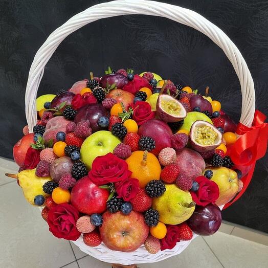 Корзина с фруктами