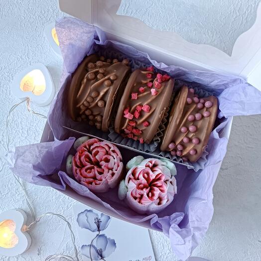 Набор с зефиросендвичами и зефирными тюльпанами