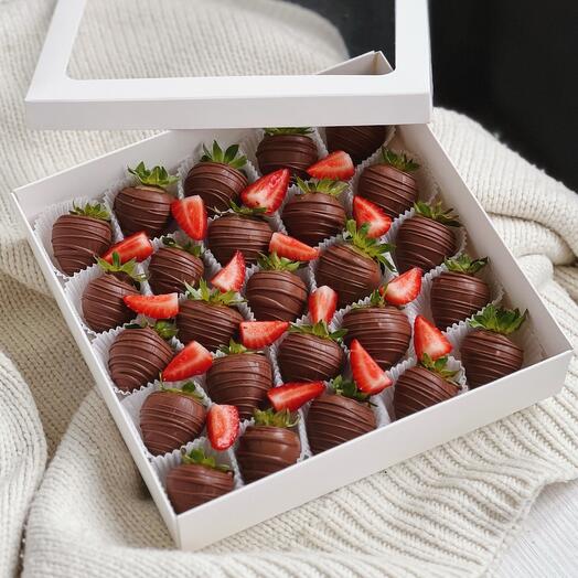 Chocolate-covered strawberries MINI, set of 25 mini strawberries