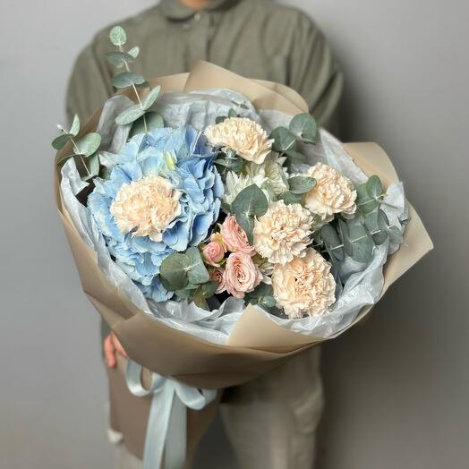 St bouquet 130 with blue hydrangea