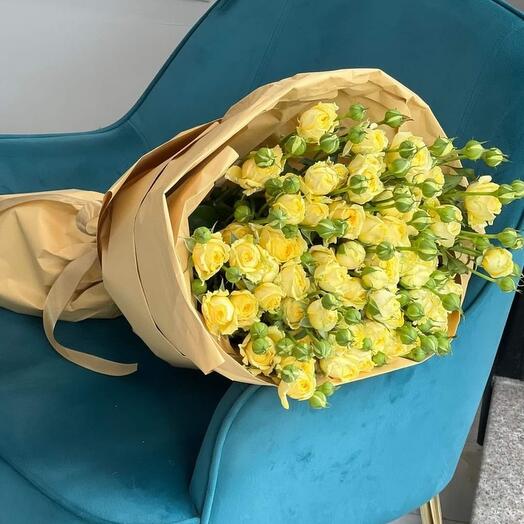 Букет  из  кустовых роз