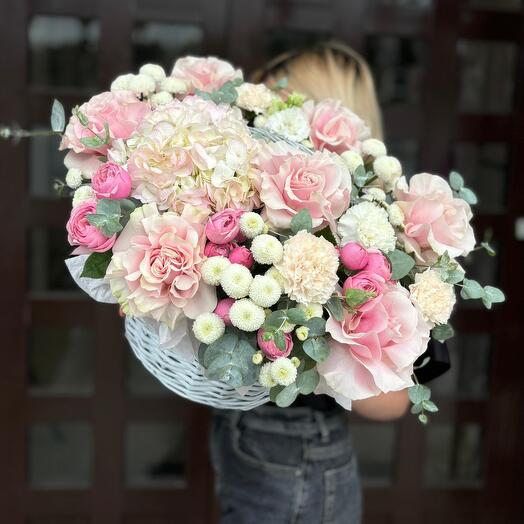 ♥️Корзина с цветами «Нежность» из роз с гортензиями