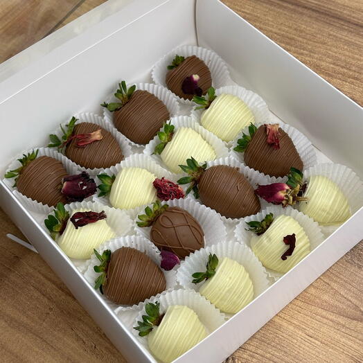 Клубника в шоколаде 16шт/Strawberries in chocolate