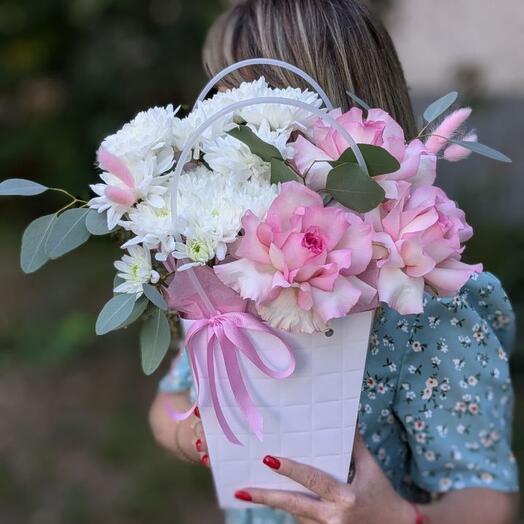 Нежная композиция в сумочке "Сказочный сад"