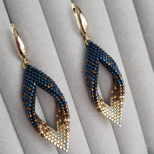 Серьги из бисера синие