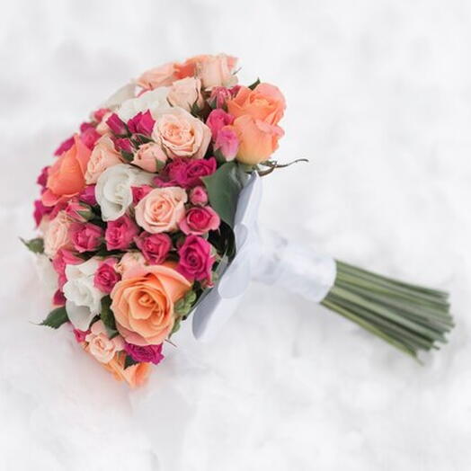 Amour: 10 Orange Roses, 10 White Roses   4 Stems Fuchsia Baby Roses