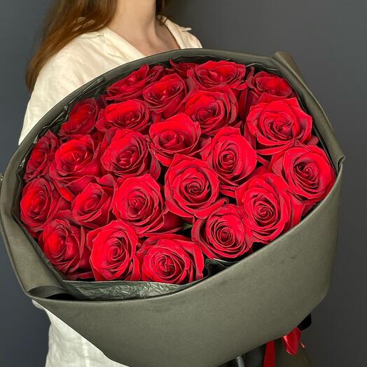 25 | Gorgeous bouquet of red roses for your beloved