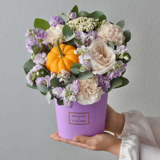 Цветы в коробке «Лавандовый пунш» с сезонной тыквой | Букет 359 Bottega dei Fiori