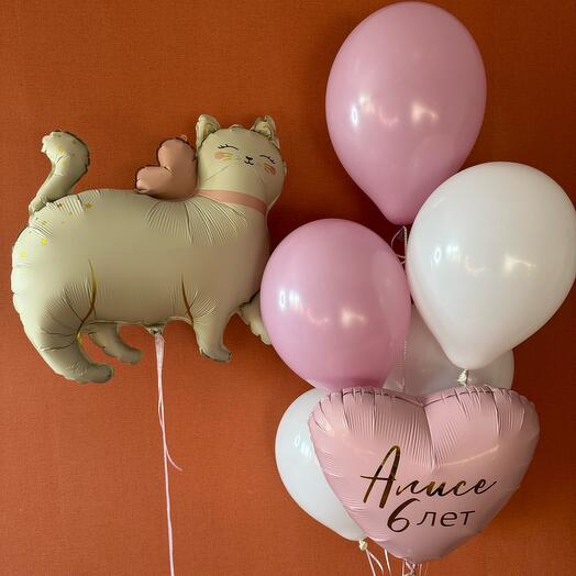 Composition of balloons with a cream cat
