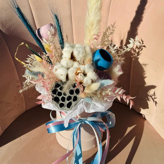 Flowerbox of dried flowers