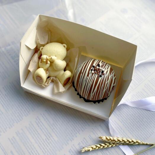 Set with a chocolate teddy bear and a large chocolate bomb