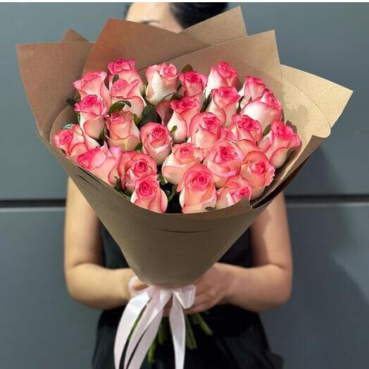 Розовая роза