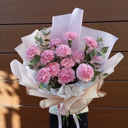 Mono de Dianthus con eucalipto🩷