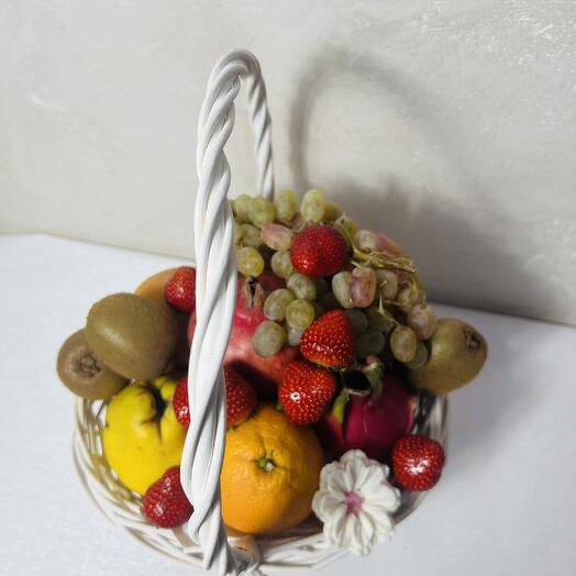Корзина с фруктоми