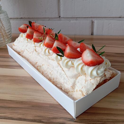 Rollo de merengue con fresas