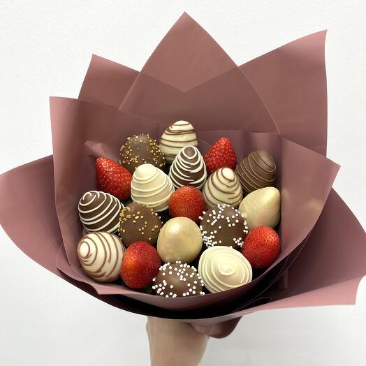 Букет клубника в шоколаде S (19 штук) в подарок