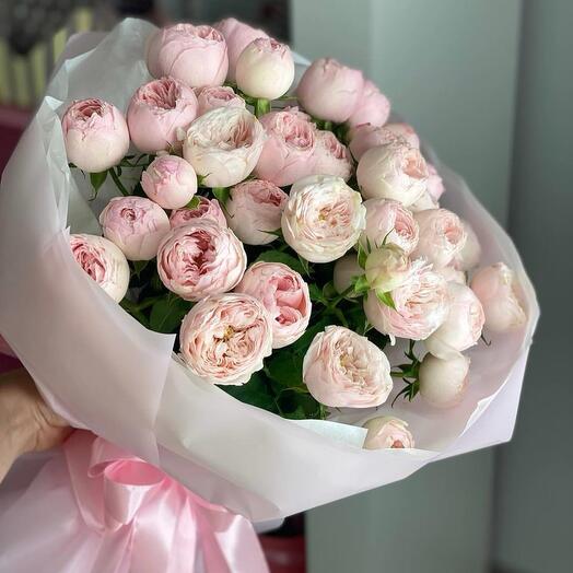 Шикарный букет из 9 пионовидных кустовых роз