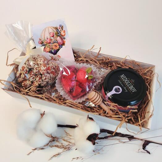 Набор "Комплимент" мед, орехи, чайная бомбочка