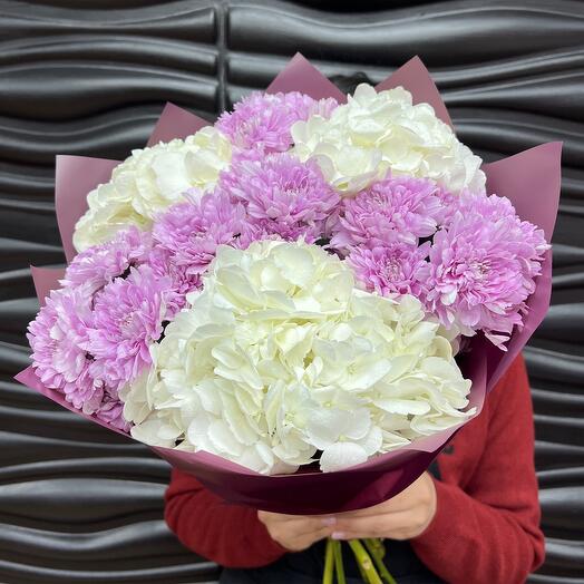 Bouquet with hydrangeas and chrysanthemums
