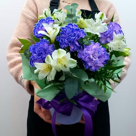 Composition of dianthus, alstroemeria and eucalyptus