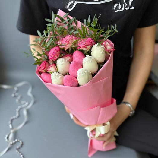 Букет из клубники в бельгийском шоколаде 9 ягод и кустовой розы