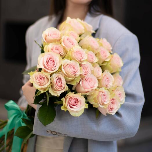 25 нежных роз