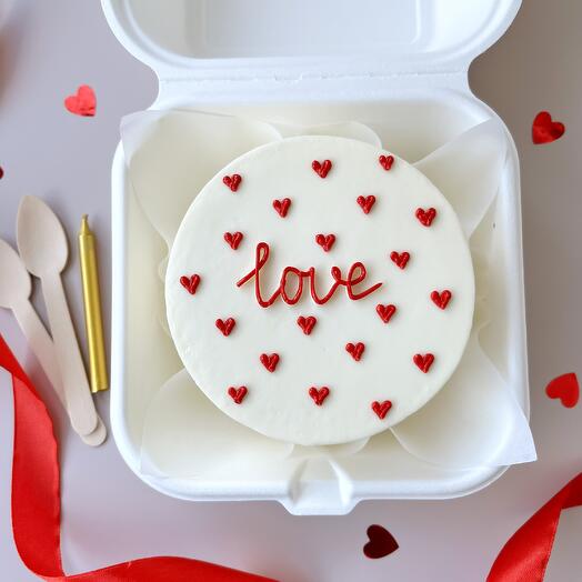 Бенто-торт в подарок на 14 февраля с надписью «love»