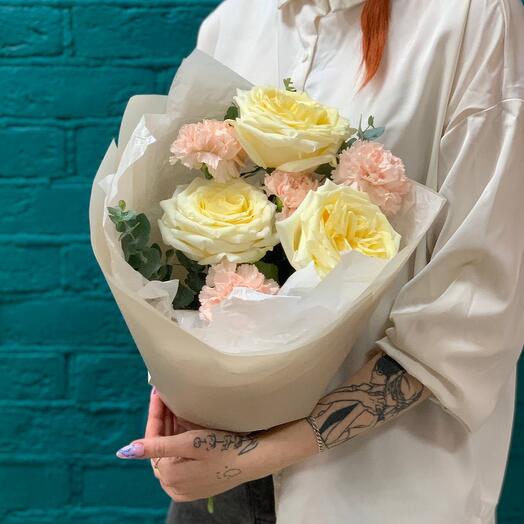 Hit🔥Ramo de rosas blancas y claveles