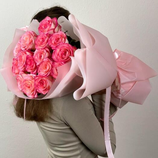 Бело-розовые розы, романтичный букет из 15 штук