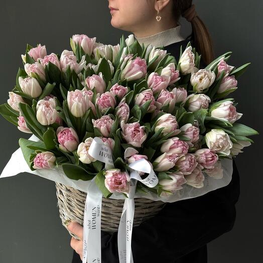 Большая корзина с пионовидными тюльпанами.N33