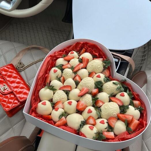 Chocolate-covered strawberries heart
