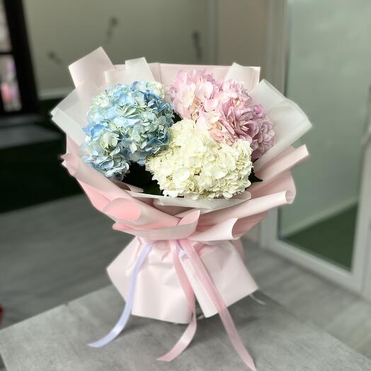 Букет из 3 гортензий