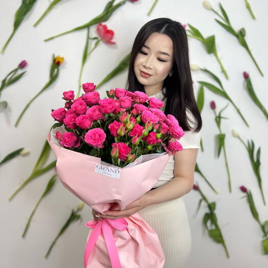 Кустовая роза малиновая